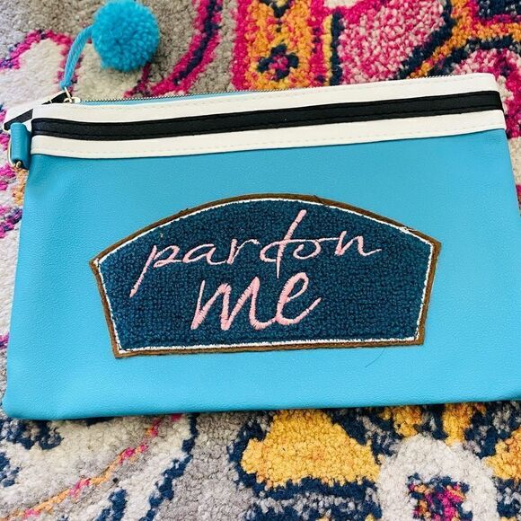 NWOT  ANGL Blue Graphic Vegan Wristlet - Picture 1 of 3